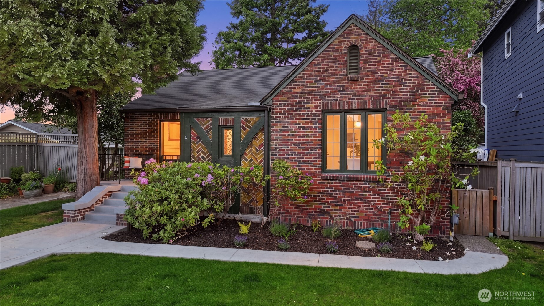 7550 21st Avenue NE, Seattle, WA 98115-4502