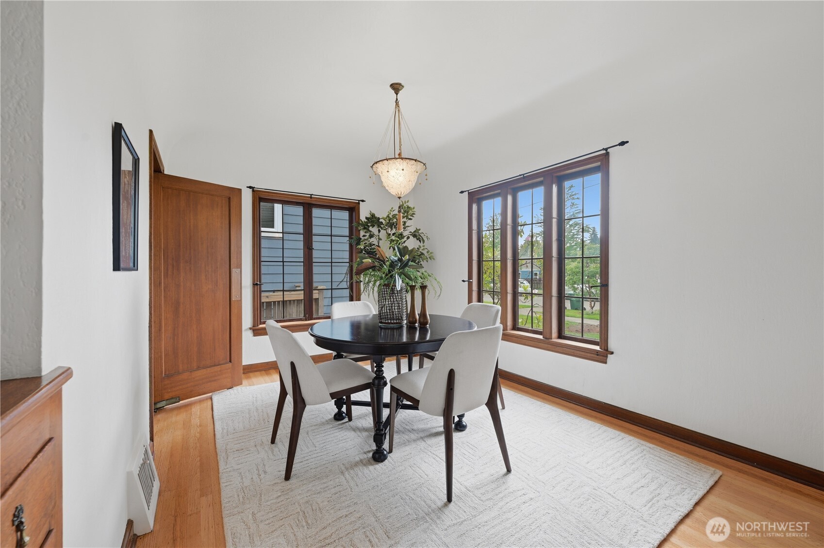 7550 21st Avenue NE, Seattle, WA 98115-4502