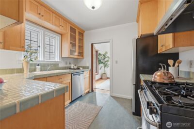 7550 21st Avenue NE, Seattle, WA 98115-4502 - Photo 13