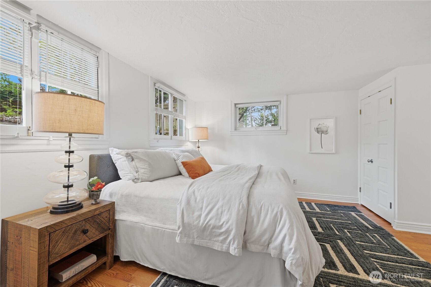 7550 21st Avenue NE, Seattle, WA 98115-4502