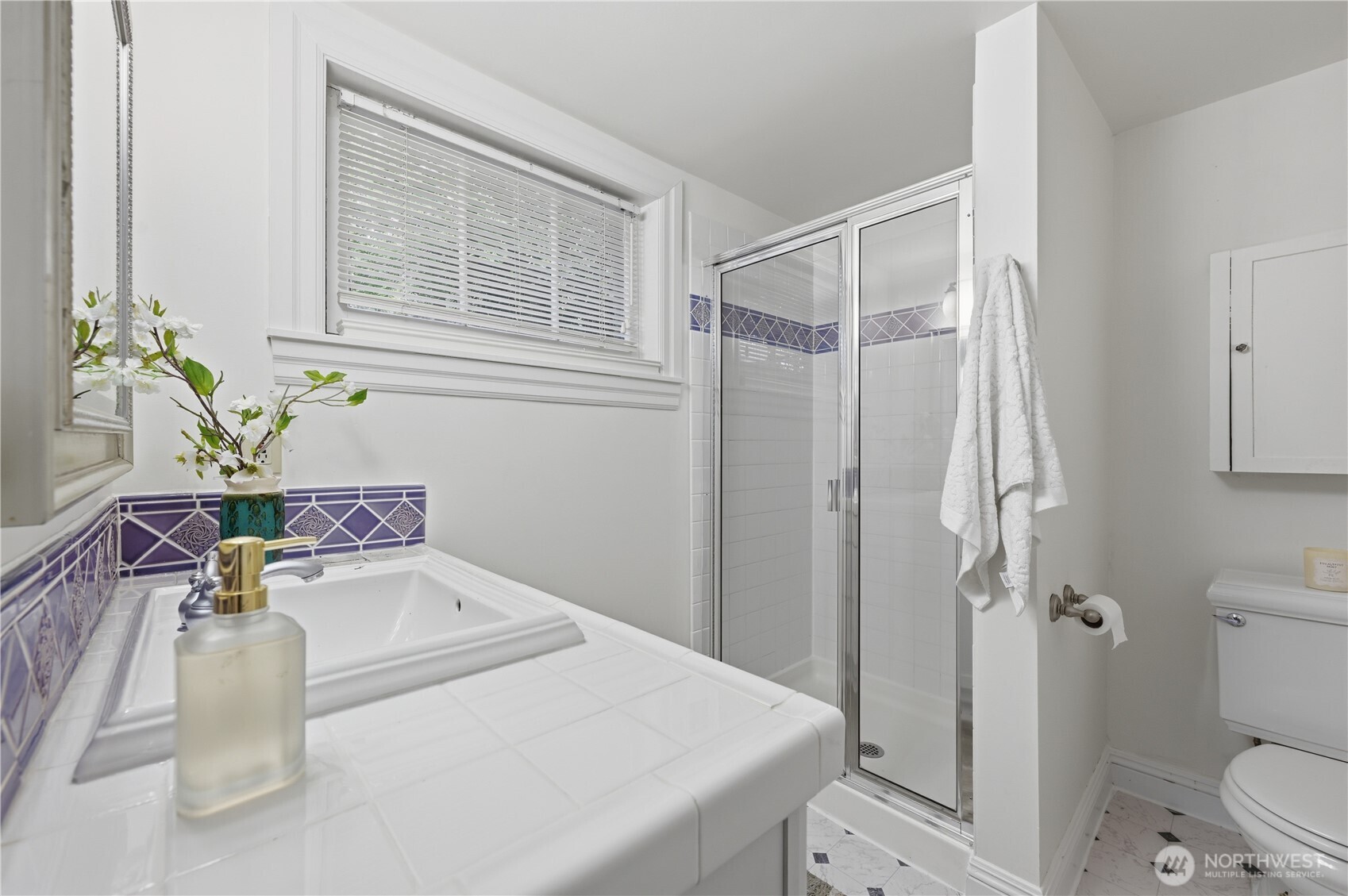 7550 21st Avenue NE, Seattle, WA 98115-4502