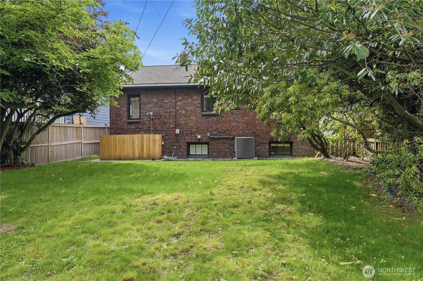 7550 21st Avenue NE, Seattle, WA 98115-4502