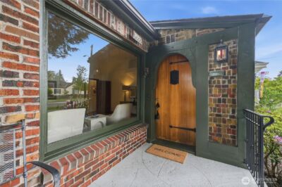7550 21st Avenue NE, Seattle, WA 98115-4502 - Photo 3