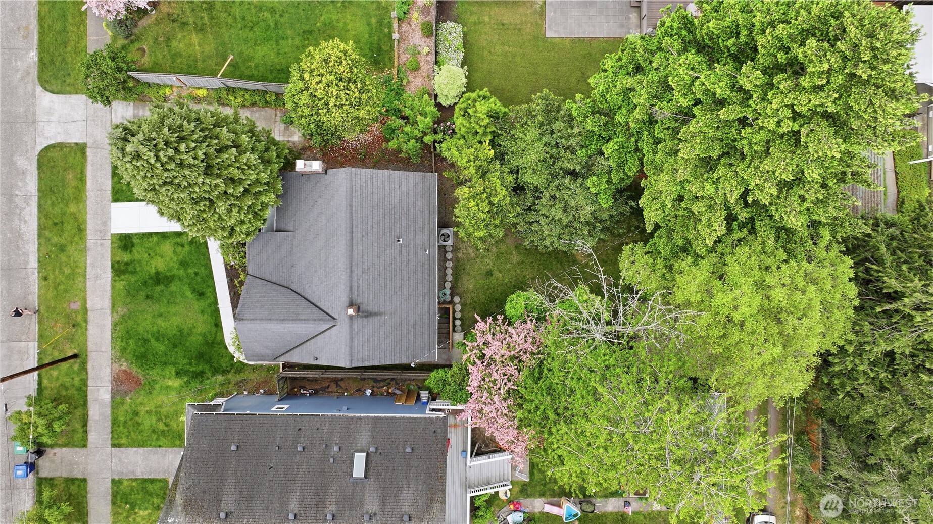 7550 21st Avenue NE, Seattle, WA 98115-4502