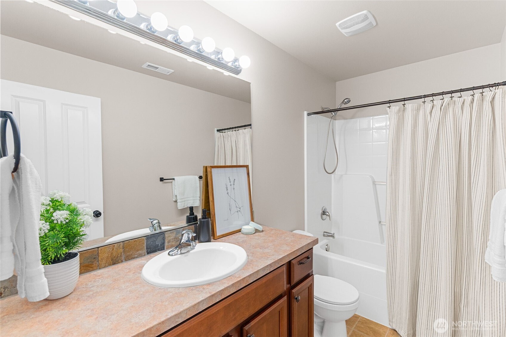 3648 London Loop NE, Lacey, WA 98516