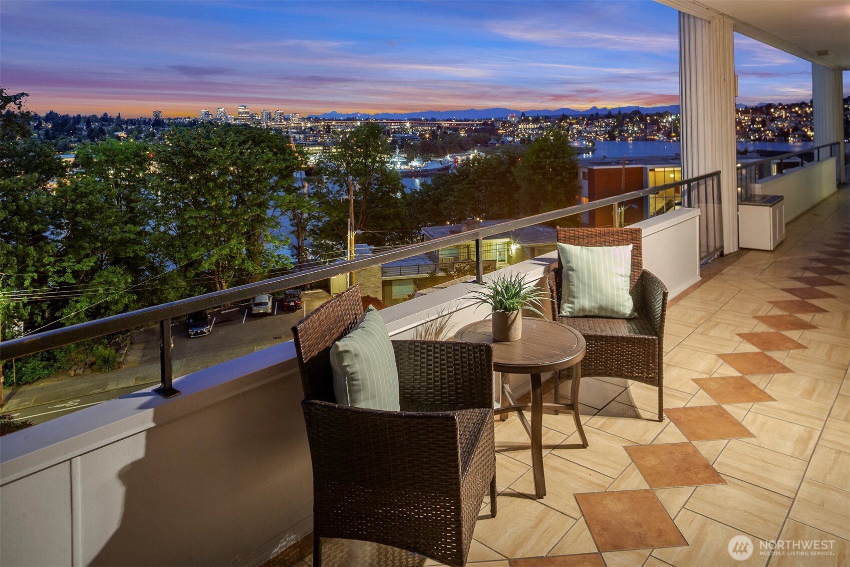 2565 Dexter Avenue N #303, Seattle, WA 98109