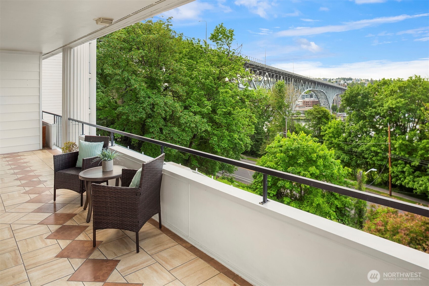 2565 Dexter Avenue N #303, Seattle, WA 98109