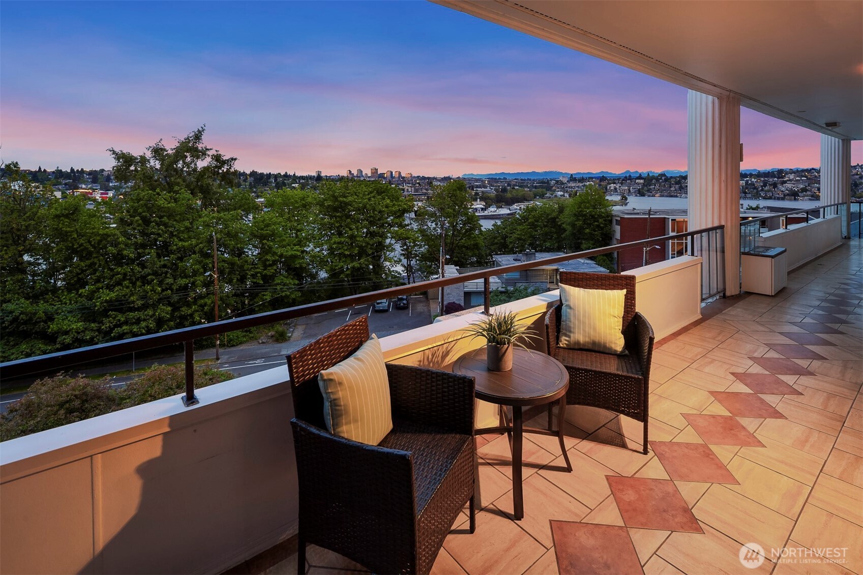 2565 Dexter Avenue N #303, Seattle, WA 98109