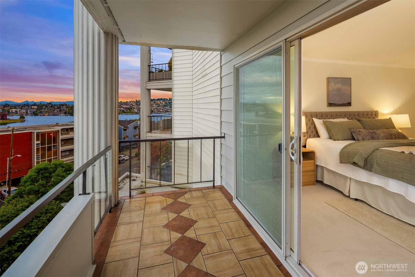 2565 Dexter Avenue N #303, Seattle, WA 98109