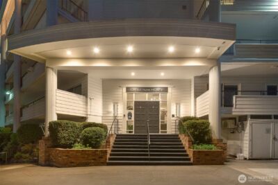 2565 Dexter Avenue N #303, Seattle, WA 98109 - Photo 3