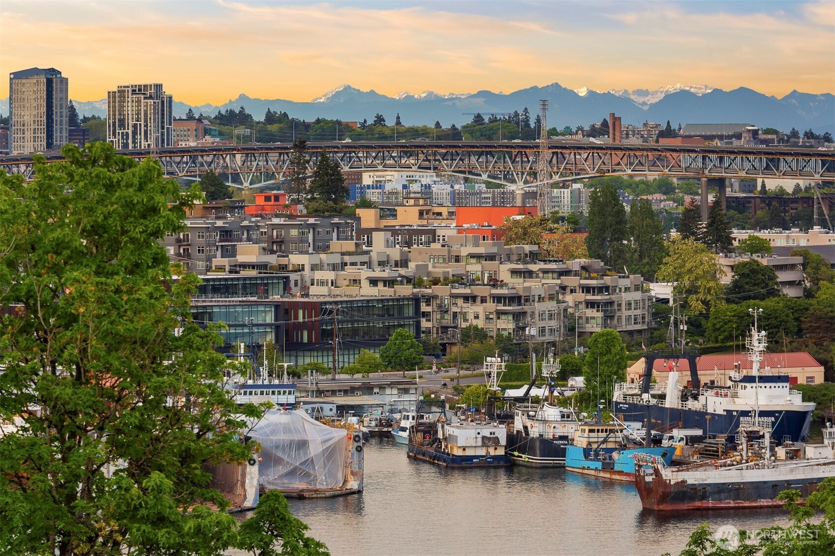 2565 Dexter Avenue N #303, Seattle, WA 98109