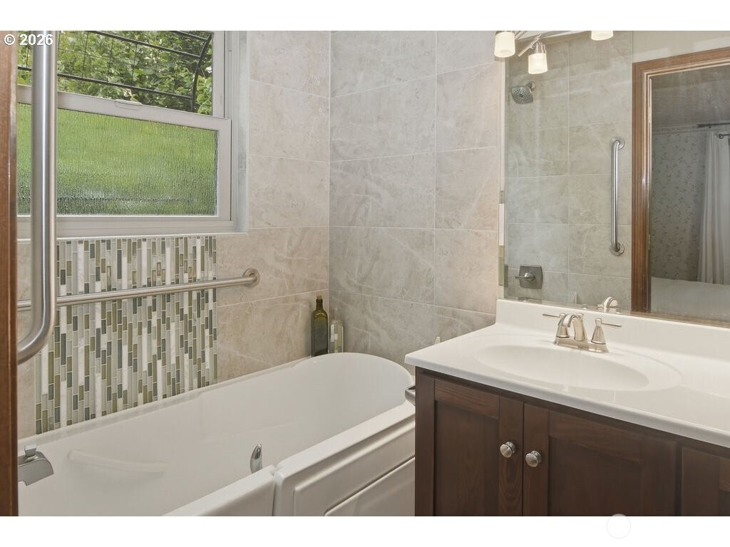 1017 NW 121 Street , Vancouver, WA 98685
