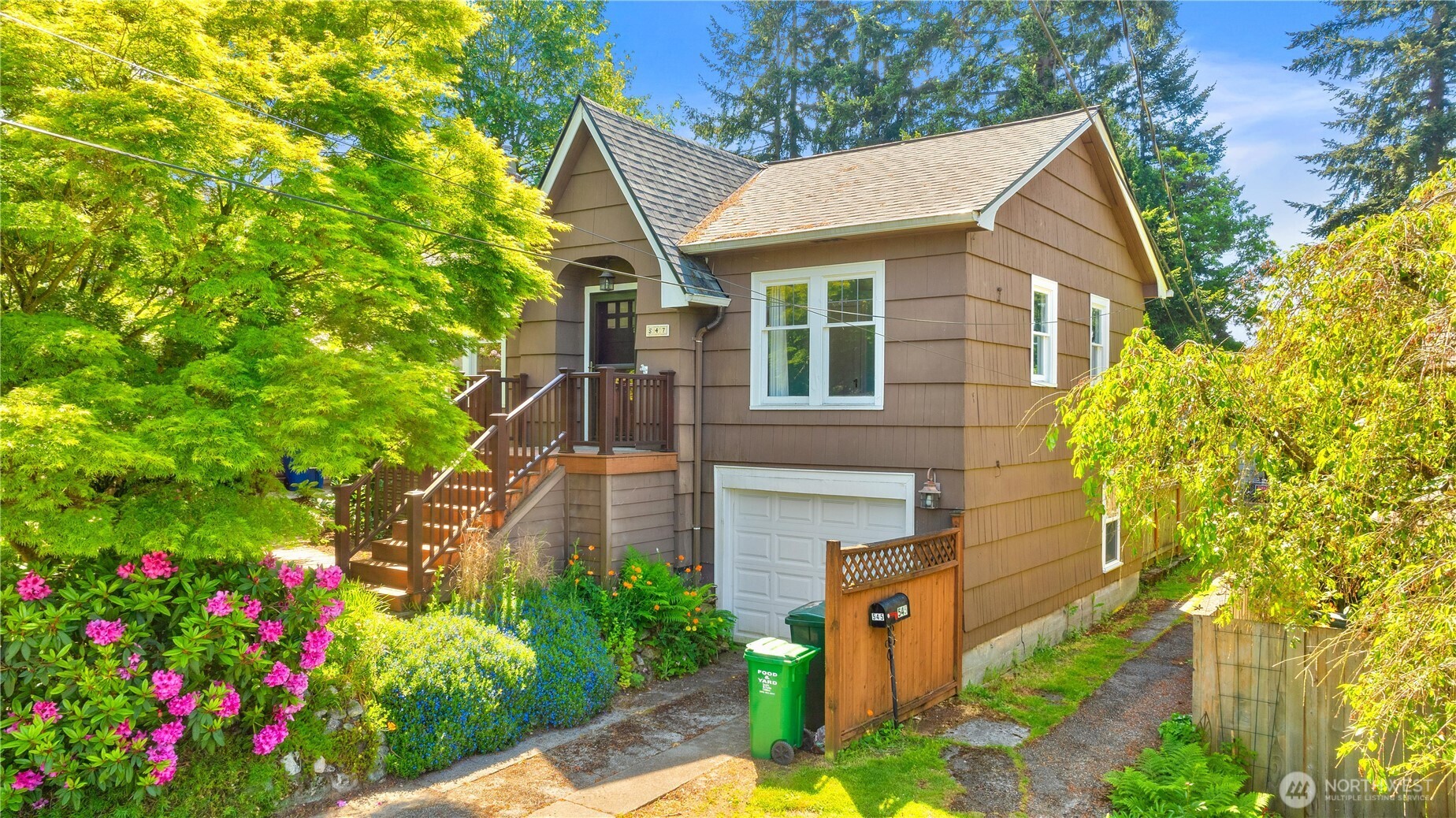 547 NE 91st Street , Seattle, WA 98115-2816