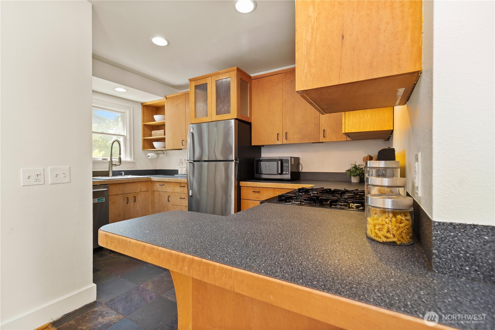 547 NE 91st Street , Seattle, WA 98115-2816