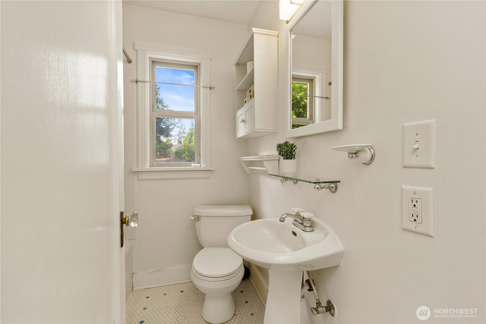 547 NE 91st Street , Seattle, WA 98115-2816