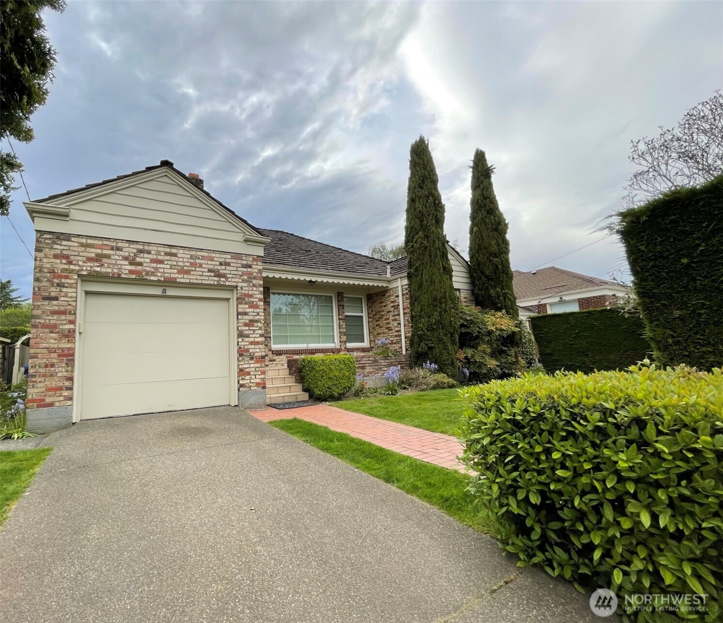 5025 47th Avenue NE, Seattle, WA 98105