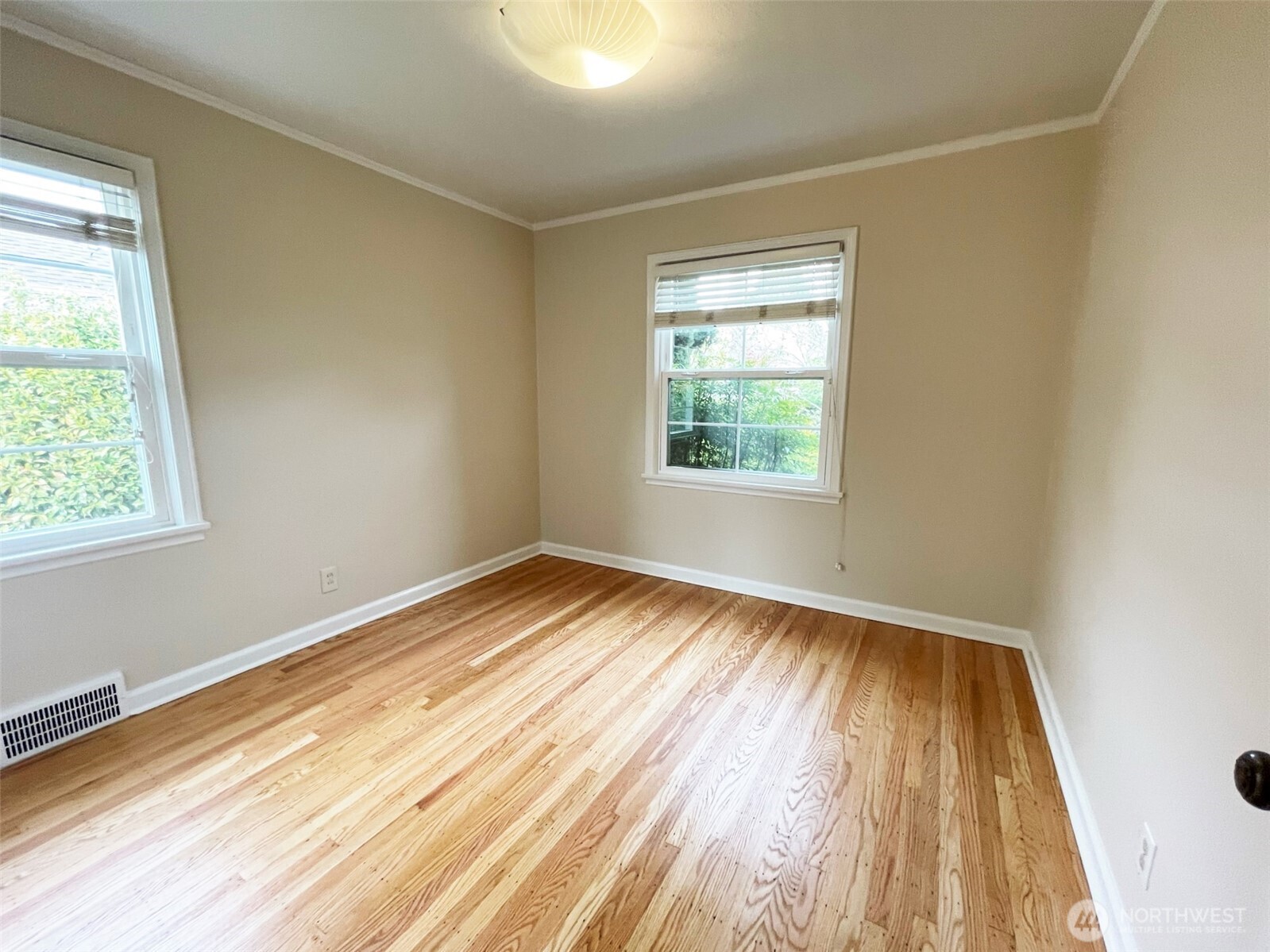 5025 47th Avenue NE, Seattle, WA 98105