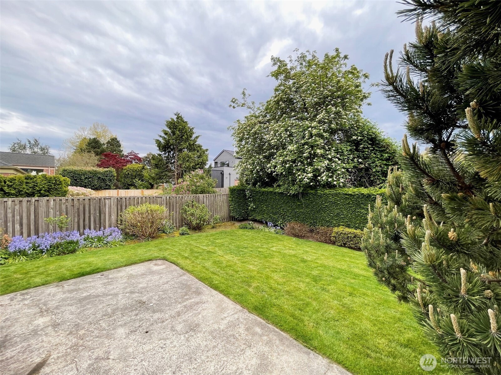 5025 47th Avenue NE, Seattle, WA 98105