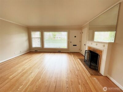 5025 47th Avenue NE, Seattle, WA 98105 - Photo 3