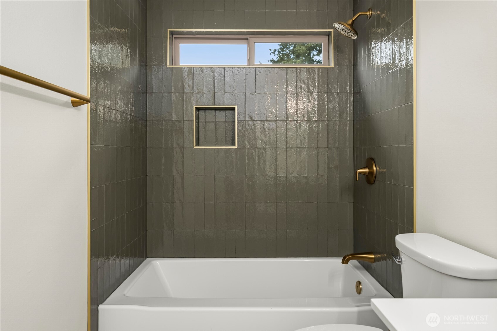 4905 Jenks Point Way E , Lake Tapps, WA 98391