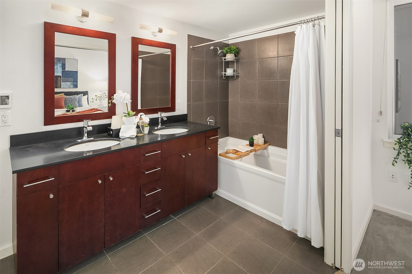76 Cedar St #405, Seattle, WA 98121