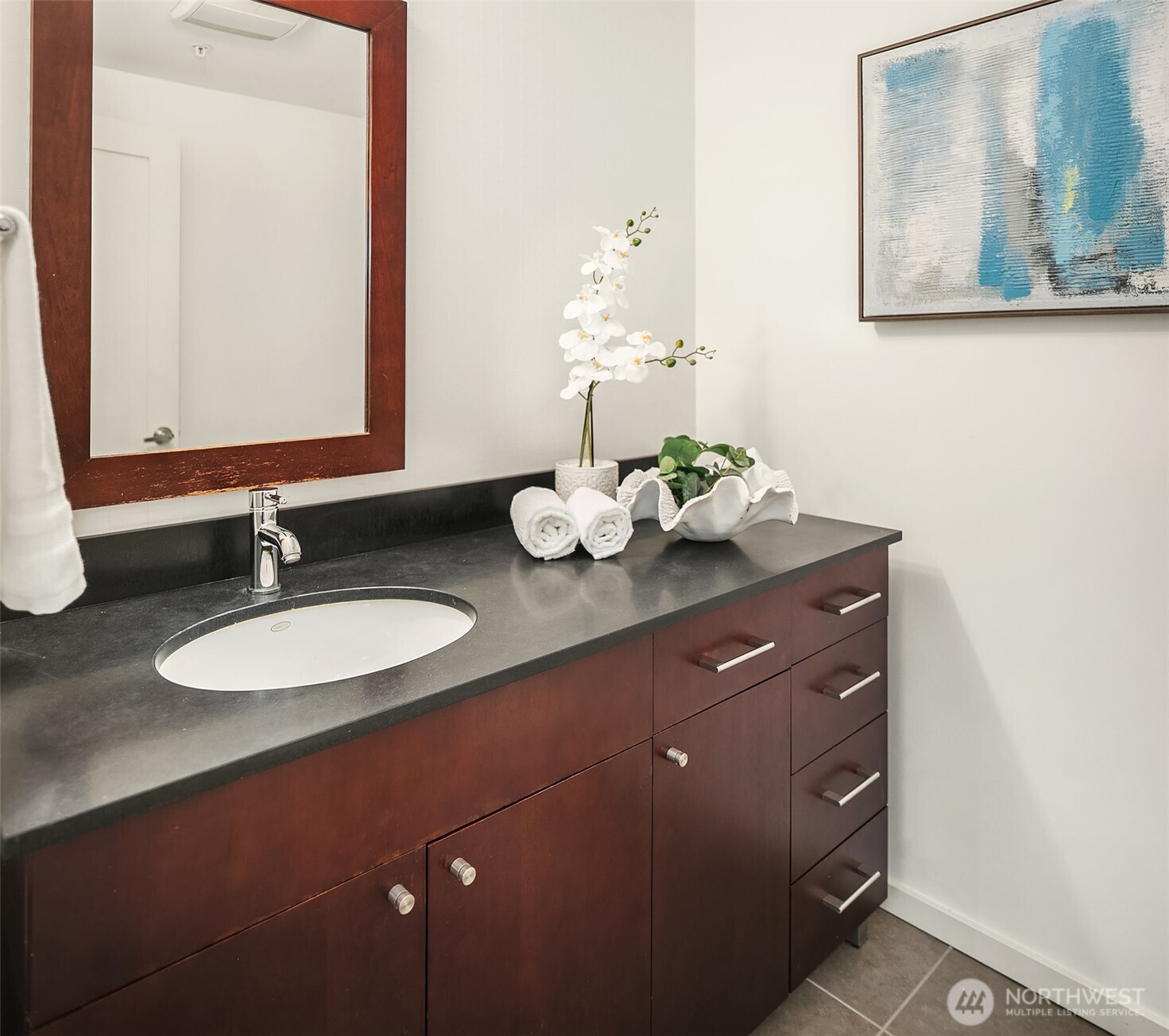 76 Cedar St #405, Seattle, WA 98121