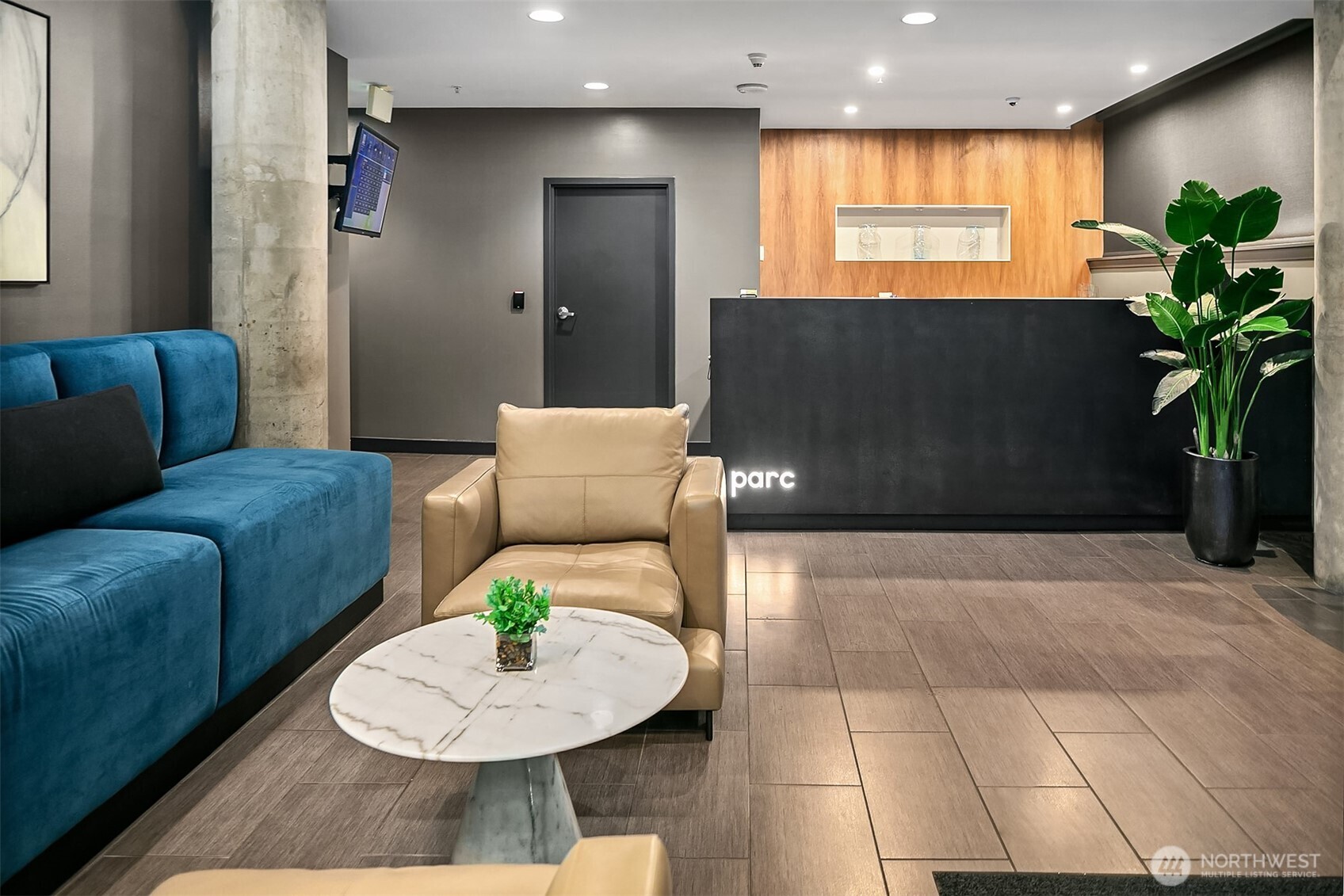 76 Cedar St #405, Seattle, WA 98121