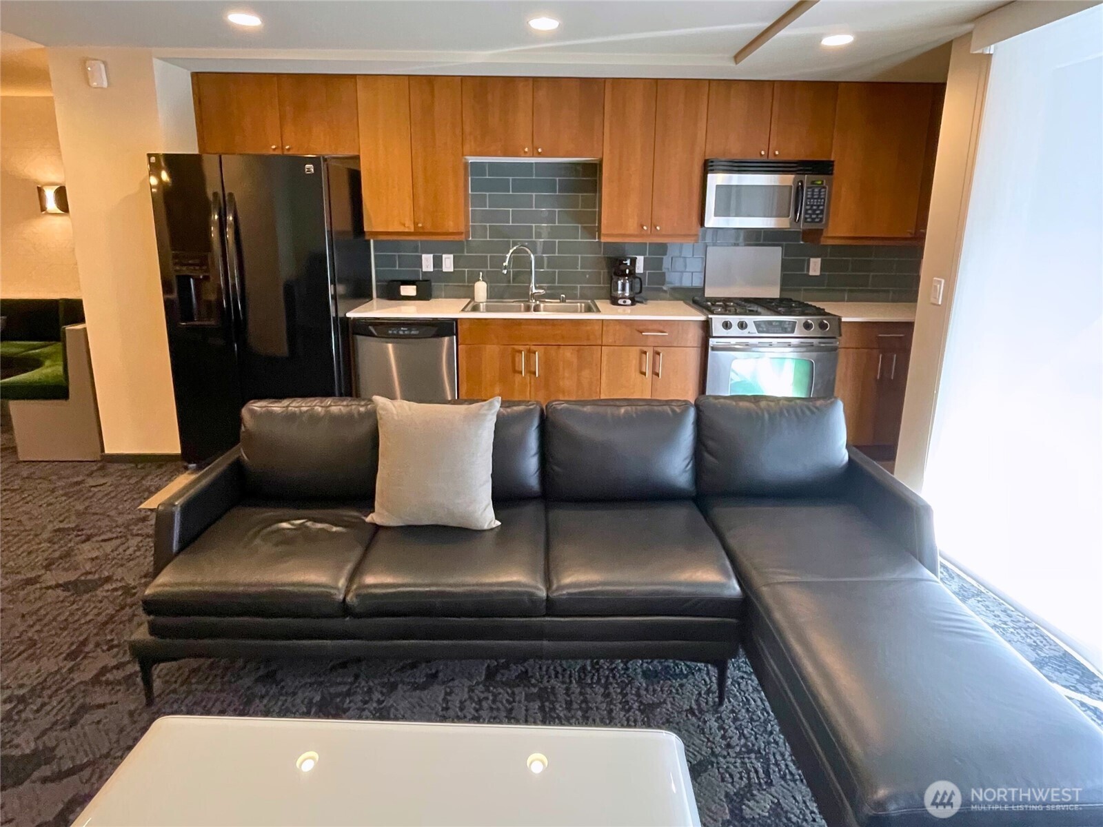 76 Cedar St #405, Seattle, WA 98121