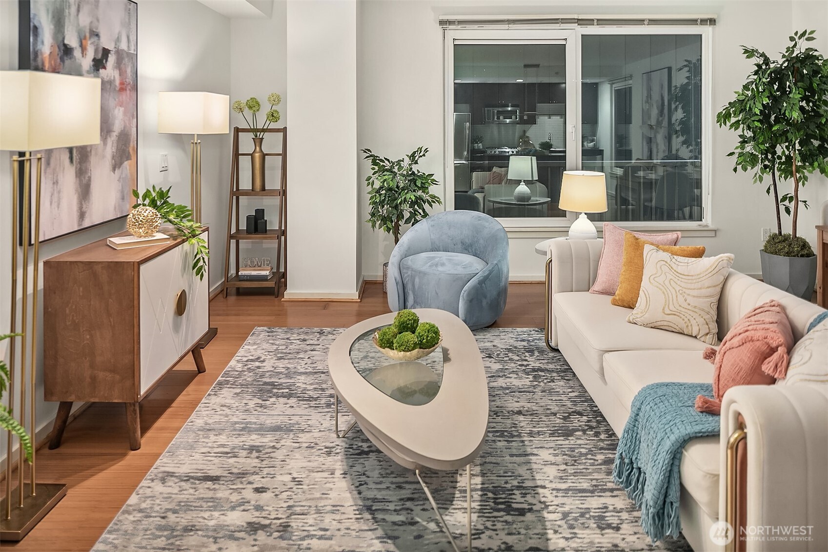 76 Cedar St #405, Seattle, WA 98121