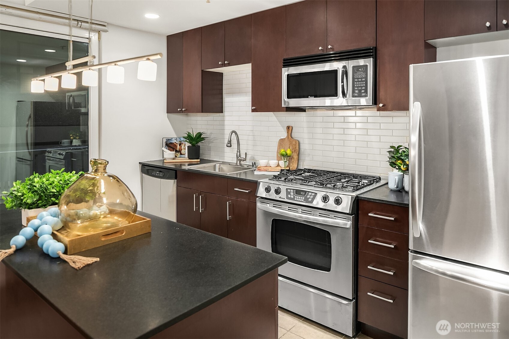 76 Cedar St #405, Seattle, WA 98121