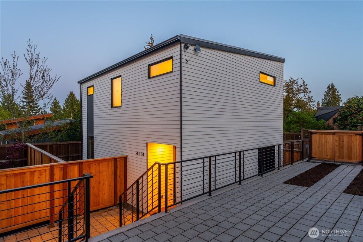 4120 Burke Avenue N, Seattle, WA 98103