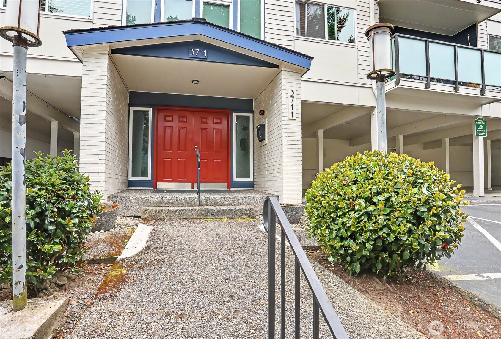3711 26th Place W #306, Seattle, WA 98199