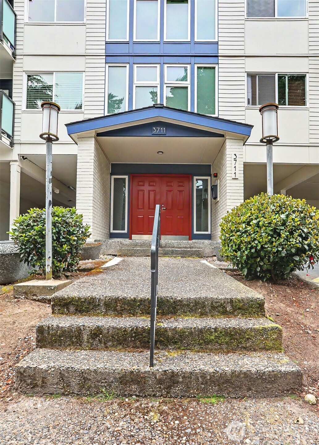 3711 26th Place W #306, Seattle, WA 98199