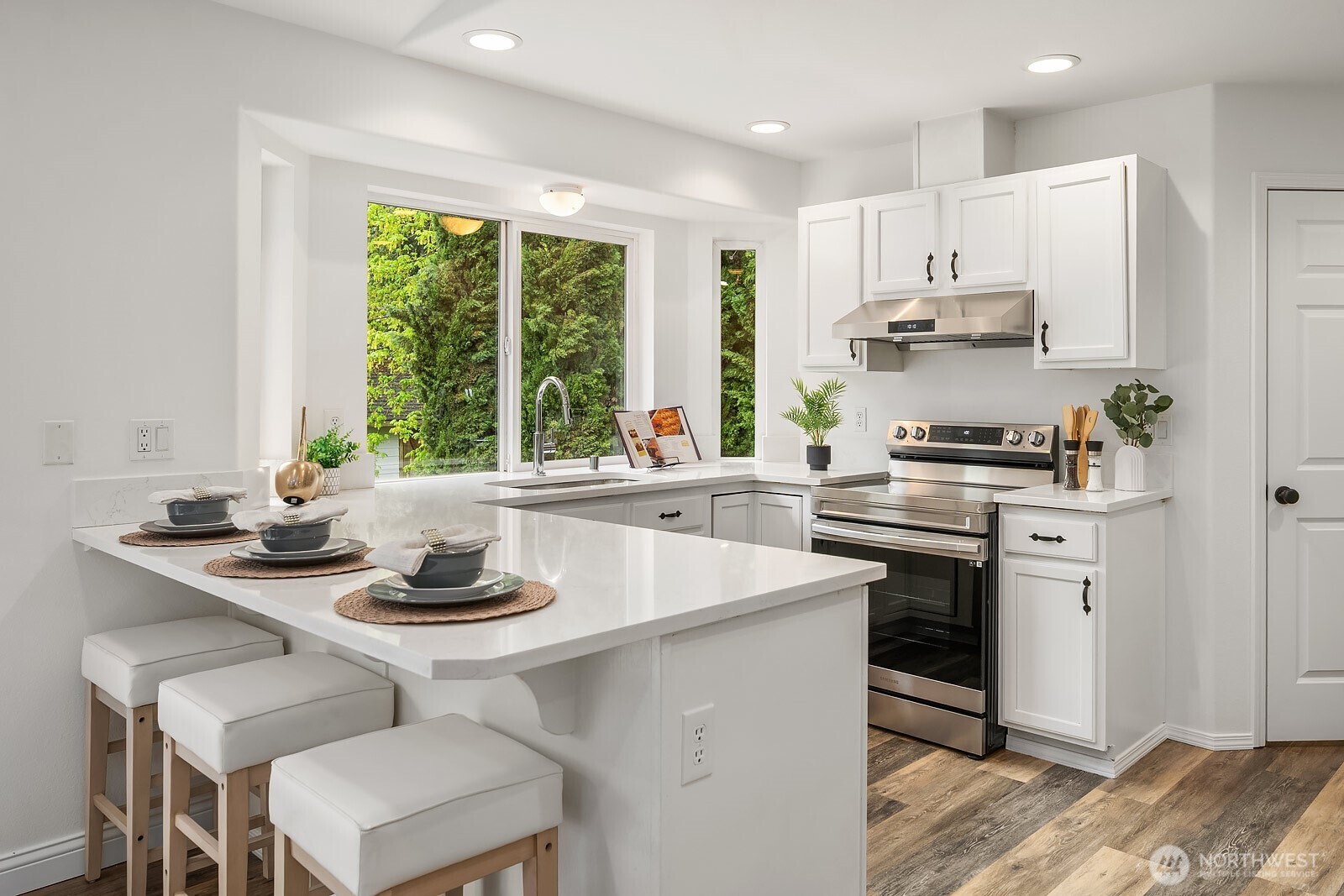7547 NE 200th Street , Kenmore, WA 98028