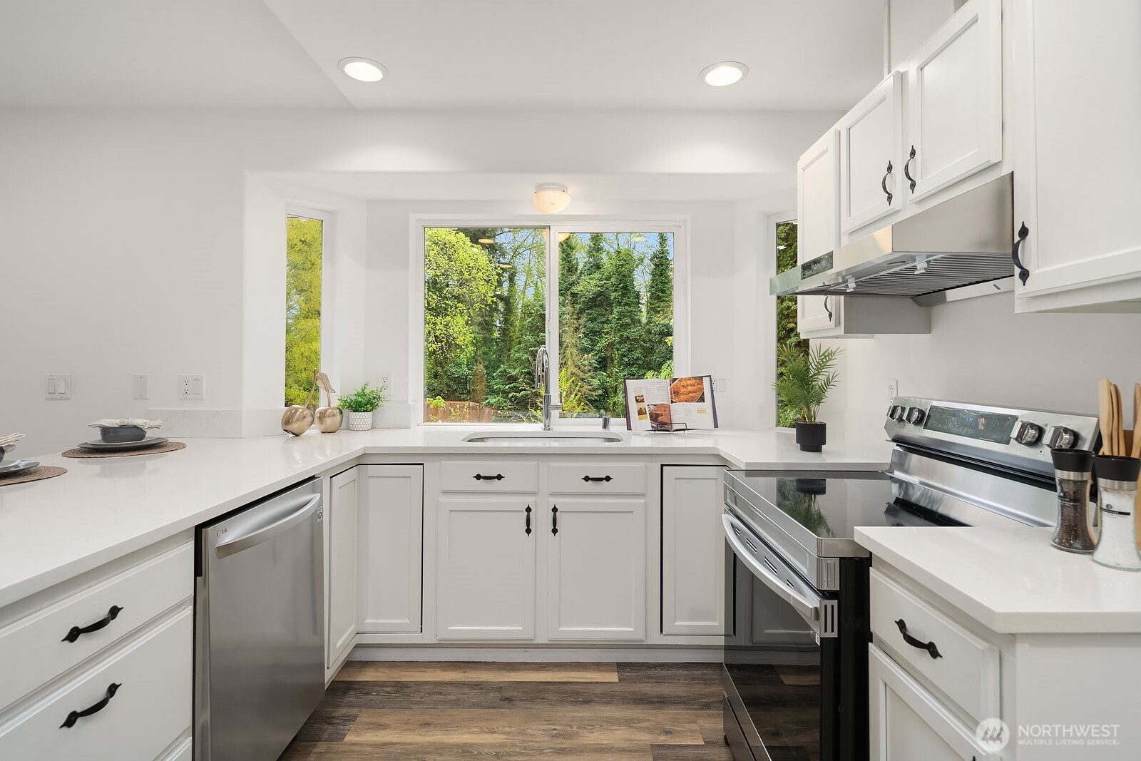 7547 NE 200th Street , Kenmore, WA 98028