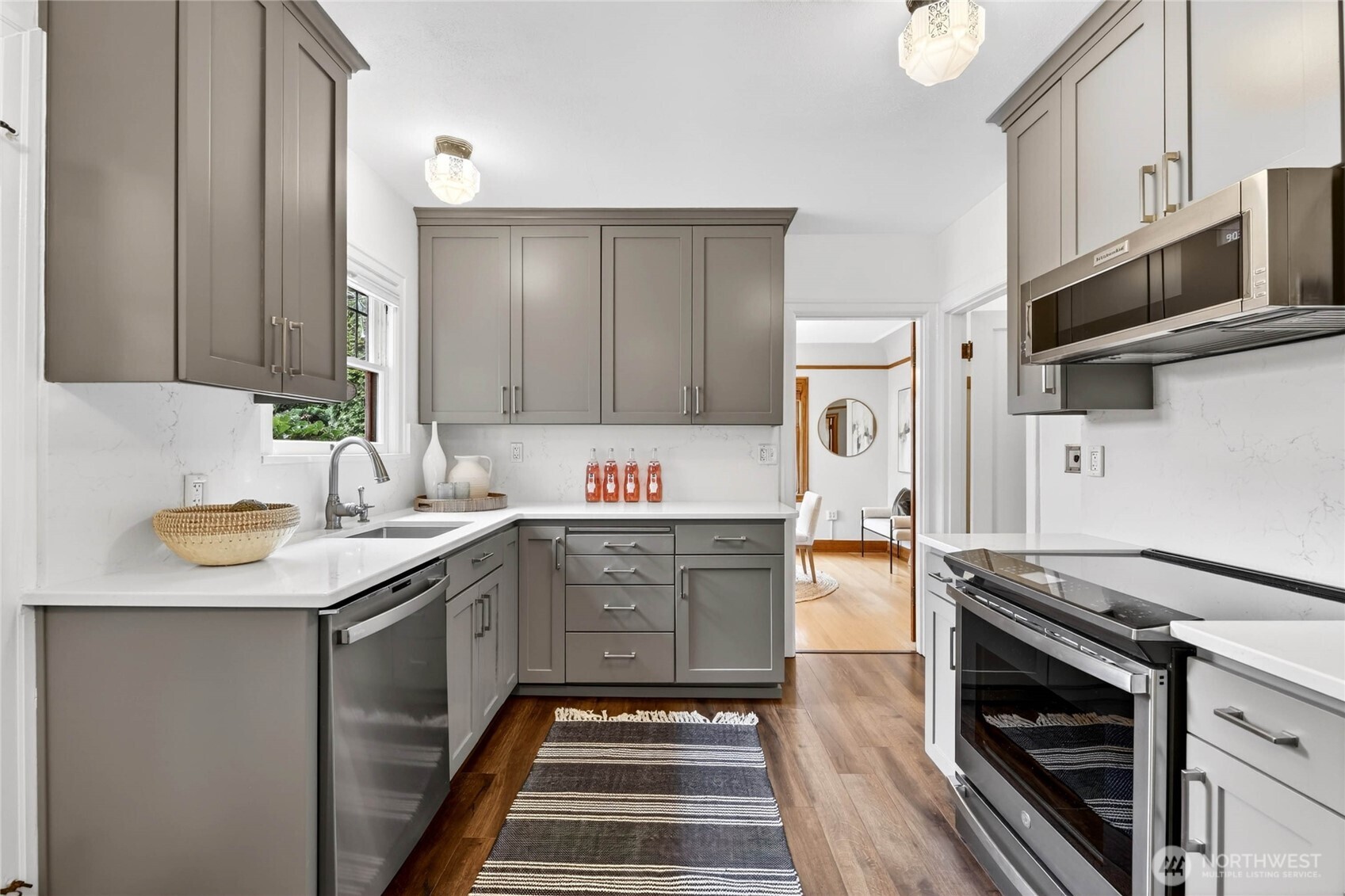 4036 44th Avenue SW, Seattle, WA 98116
