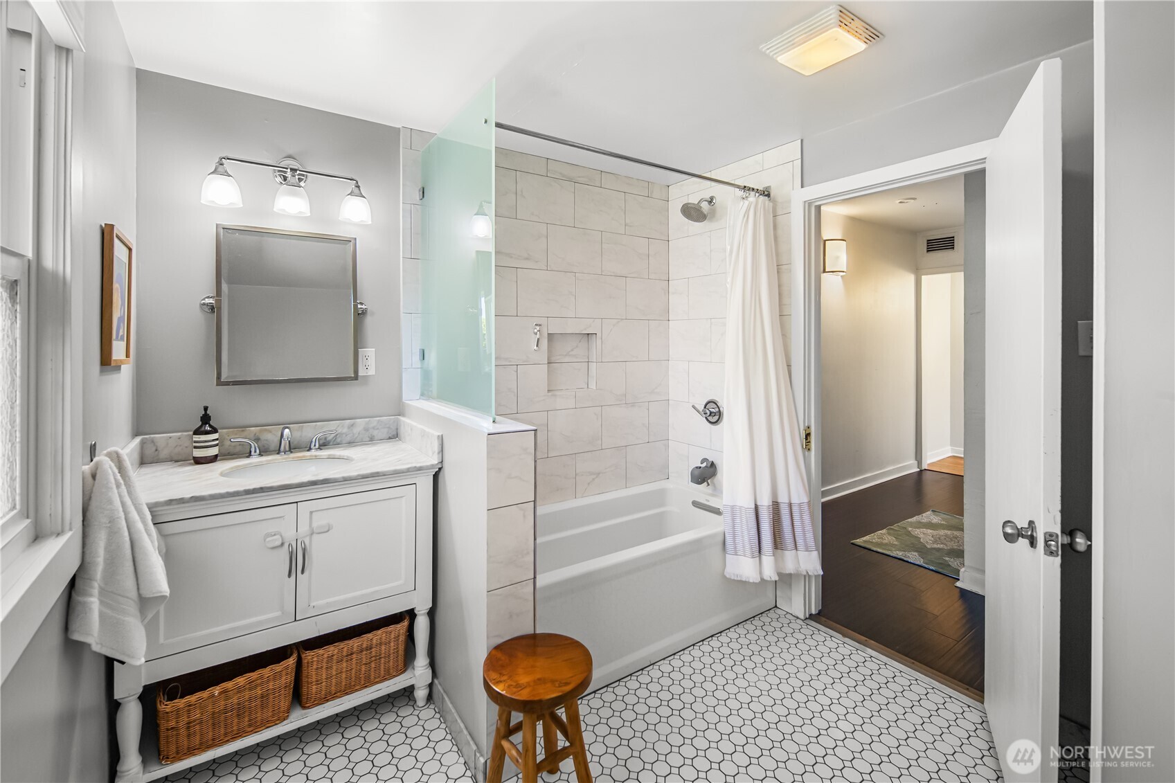 3806 W Bertona Street , Seattle, WA 98199
