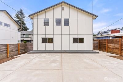 8327 44th Avenue S, Seattle, WA 98118-2740 - Photo 1