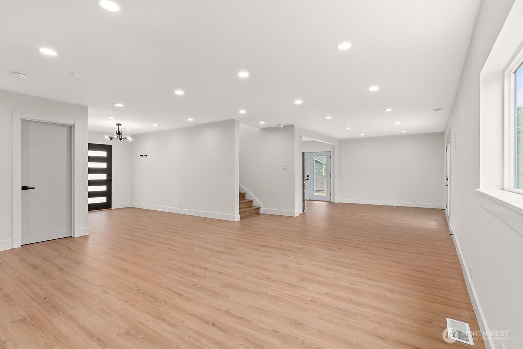 8327 44th Avenue S, Seattle, WA 98118-2740