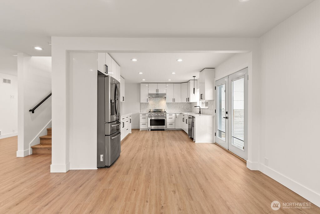 8327 44th Avenue S, Seattle, WA 98118-2740