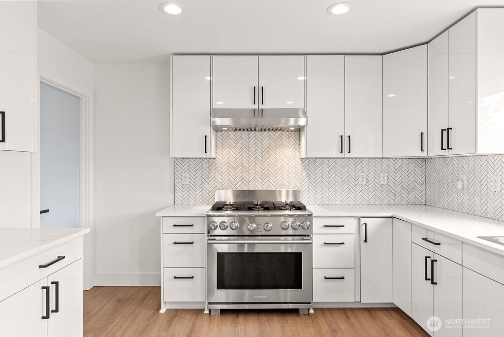 8327 44th Avenue S, Seattle, WA 98118-2740