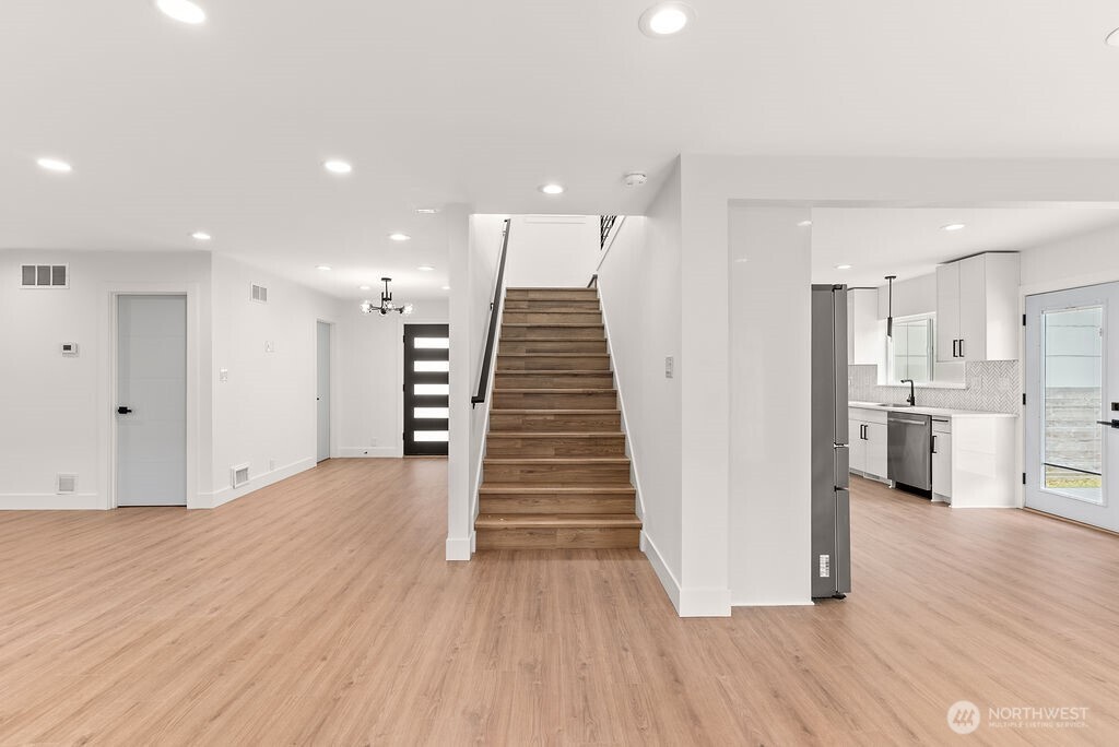 8327 44th Avenue S, Seattle, WA 98118-2740