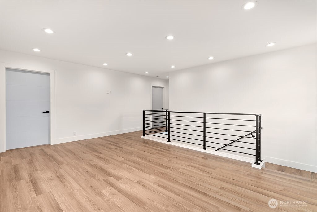 8327 44th Avenue S, Seattle, WA 98118-2740