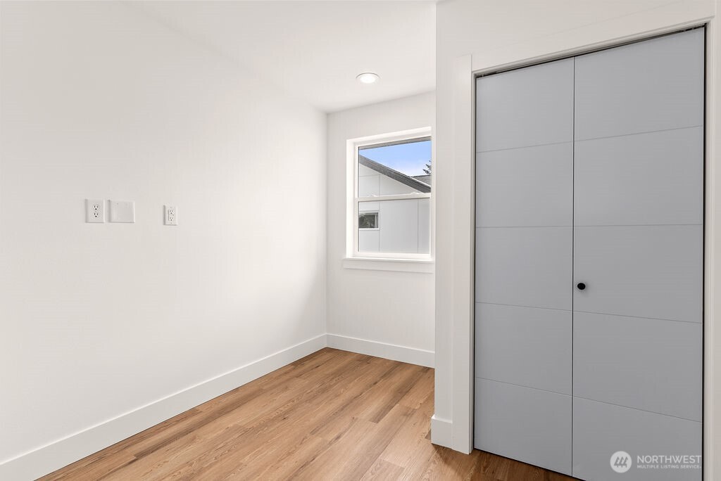 8327 44th Avenue S, Seattle, WA 98118-2740