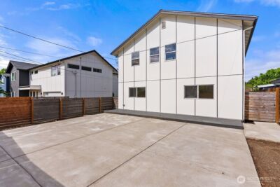 8327 44th Avenue S, Seattle, WA 98118-2740 - Photo 3