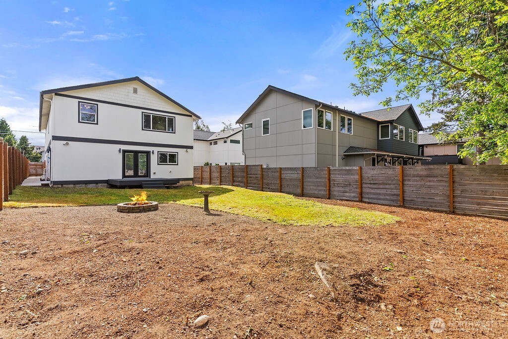 8327 44th Avenue S, Seattle, WA 98118-2740