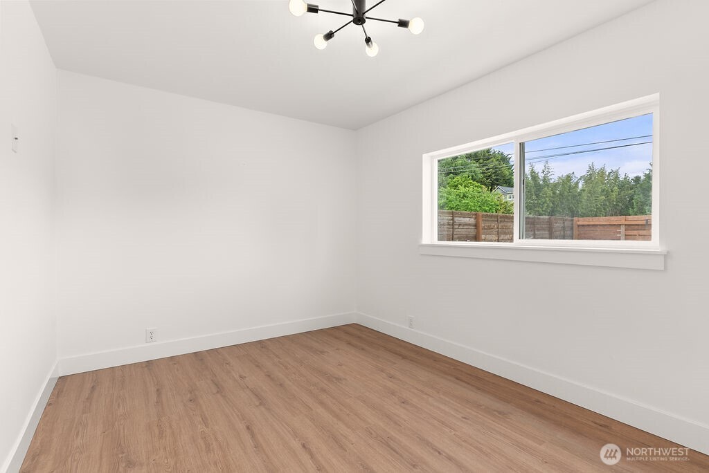 8327 44th Avenue S, Seattle, WA 98118-2740