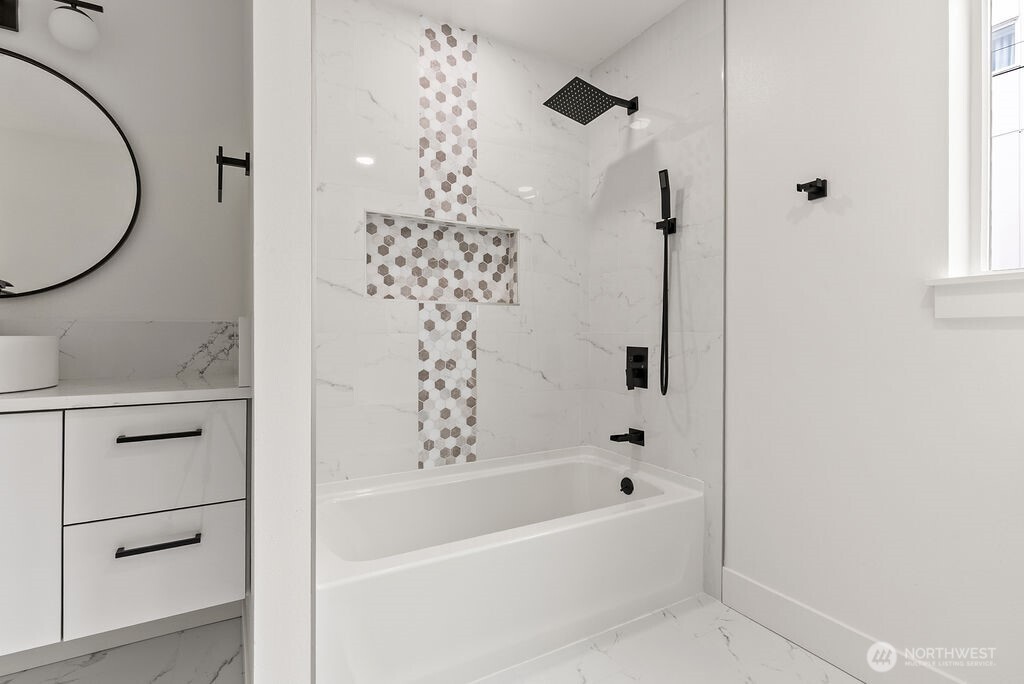 8327 44th Avenue S, Seattle, WA 98118-2740