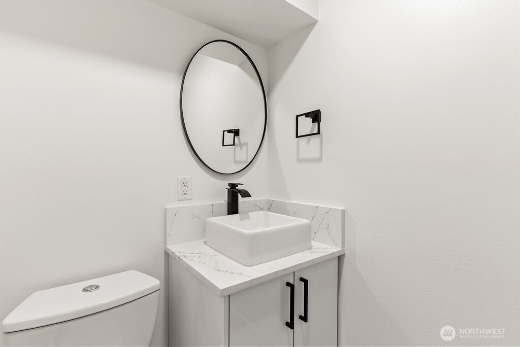 8327 44th Avenue S, Seattle, WA 98118-2740