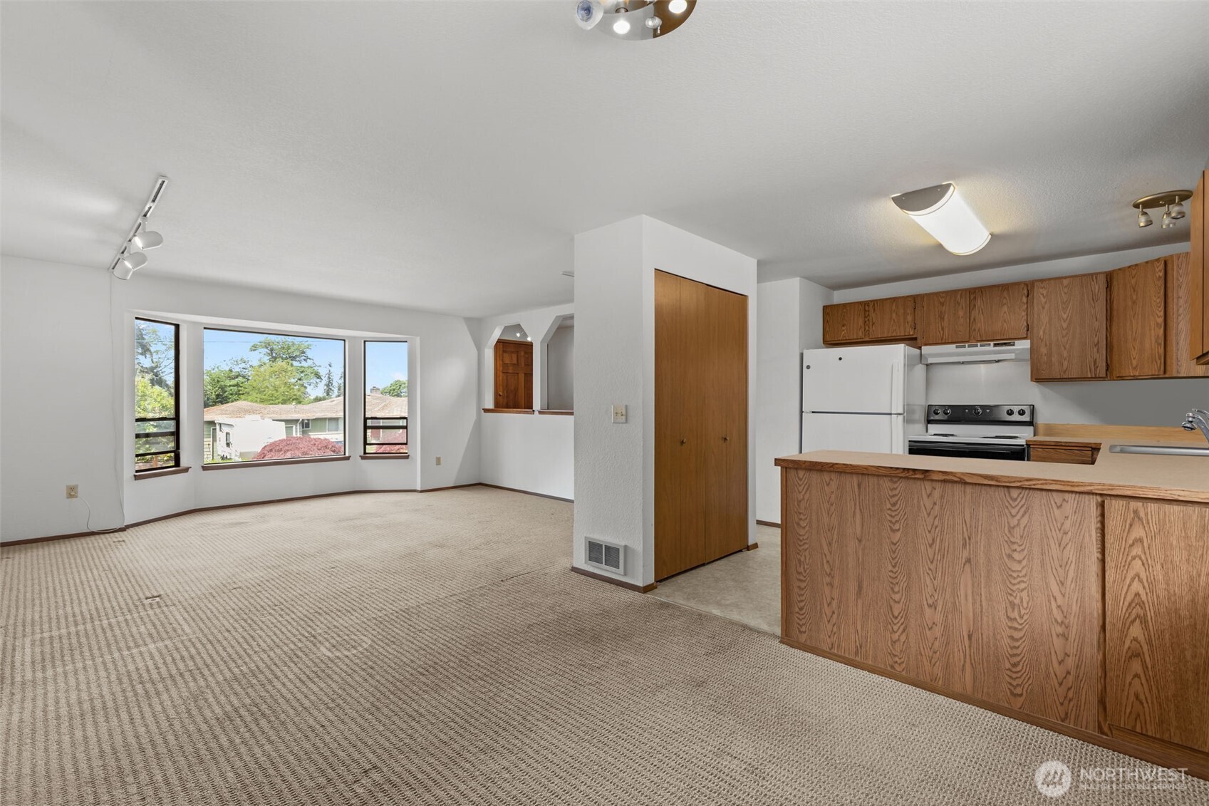 8111 NE 157th , Kenmore, WA 98028